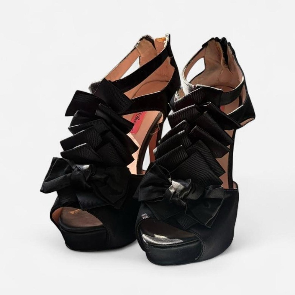 Betsey Johnson Black Bow Heels